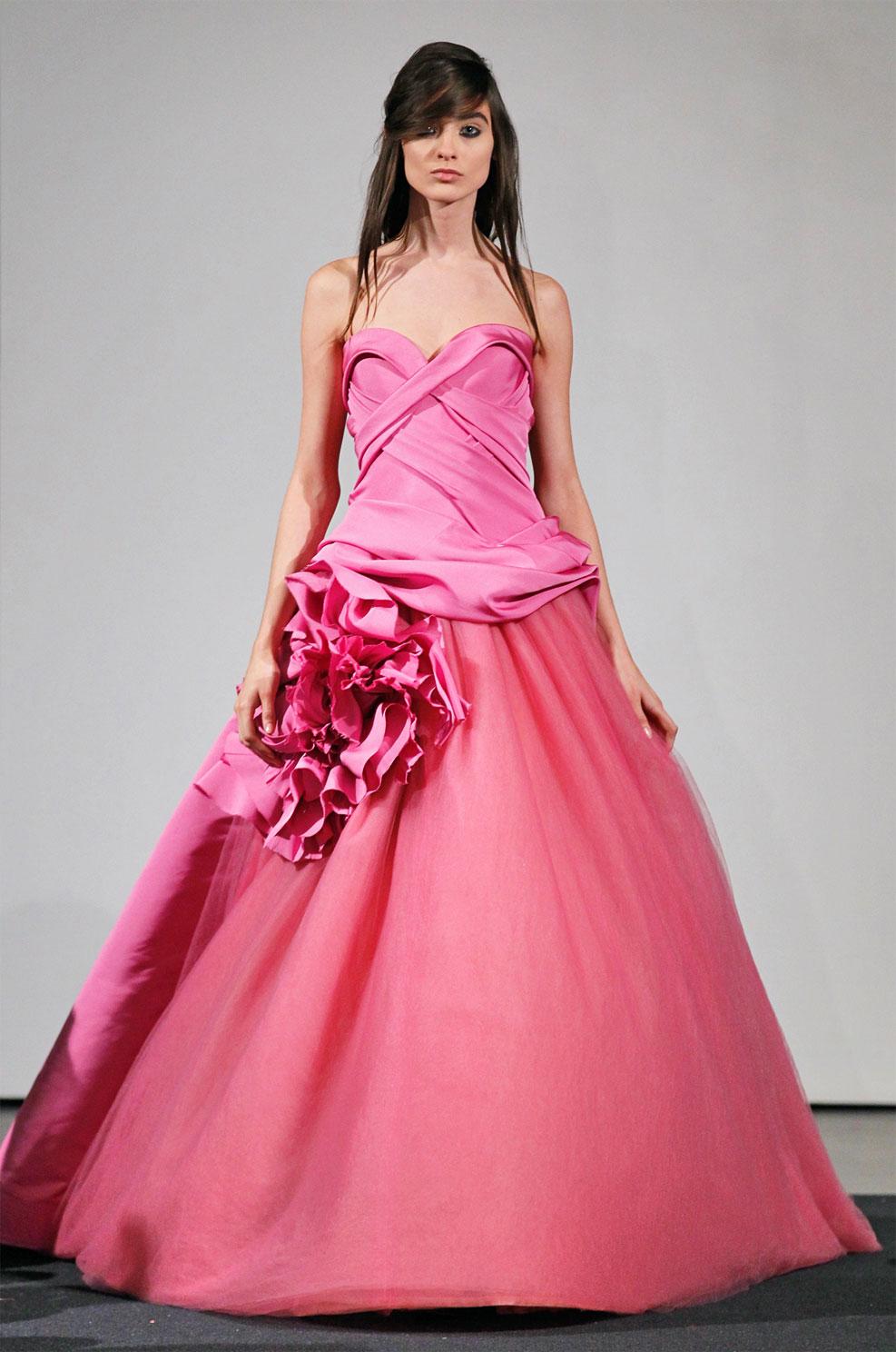 Χρωματιστά νυφικά, Νυφικό με χρώμα, Ροζ Νυφικό