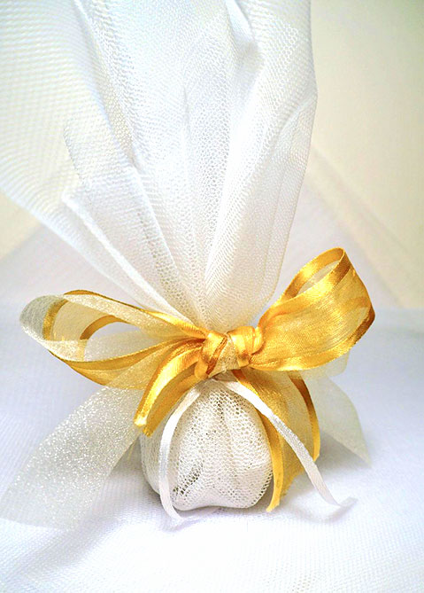 Κλασική μπομπονιέρα με τούλι